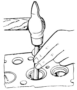 Выпрессовка втулок клапанов